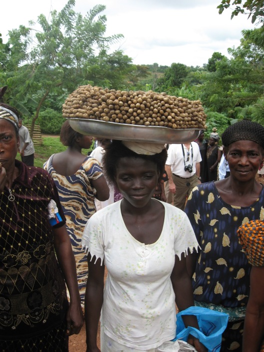 Woman with peanuts, near Kumasi, Ghana 